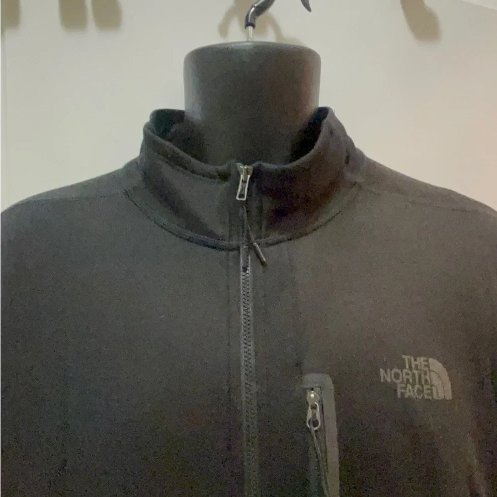 The North Face large-size lightweight men's jacket in great conditions